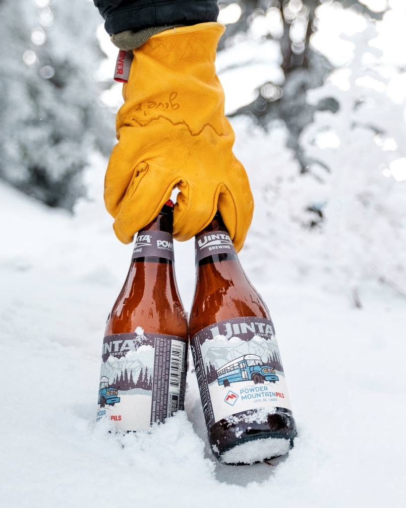 powdermountain's tweet photo. #PowMow and @UintaBrewing teamed for the POW Pack, which benefits @ProtectOurWinters and is also a perfect last minute Christmas gift! Find them in most Utah grocery and convenience store.
#PowMow #UintaBrewing #POW #ProtectOurWinters #Beer #Pilsner #PowMowPils #PowderMountain https://t.co/DHXFhSZXOe