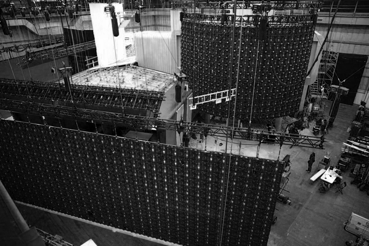 We offer StageCraft LED volumes in numerous configurations and sizes depending on your production’s needs. If you’d like to learn more about the technology and artistry that goes into ILM's Stagecraft real-time #VFX work let us know.

📷: Netflix / The Midnight Sky