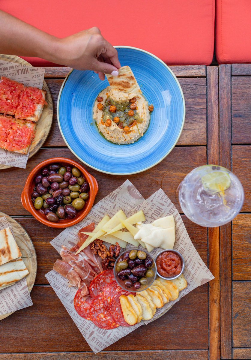BullaGastrobar's tweet photo. LUNA LOUNGE ROOFTOP - Going up on a #Wednesday... to our @lunaloungerooftop that is. Join us for a night under the star with safe outdoor seating. πΉππͺπΈ #Spain #Sangria #SupportLocal #BullaHour #Dinner #Tapas #Foodie https://t.co/nUvA0hqcDi