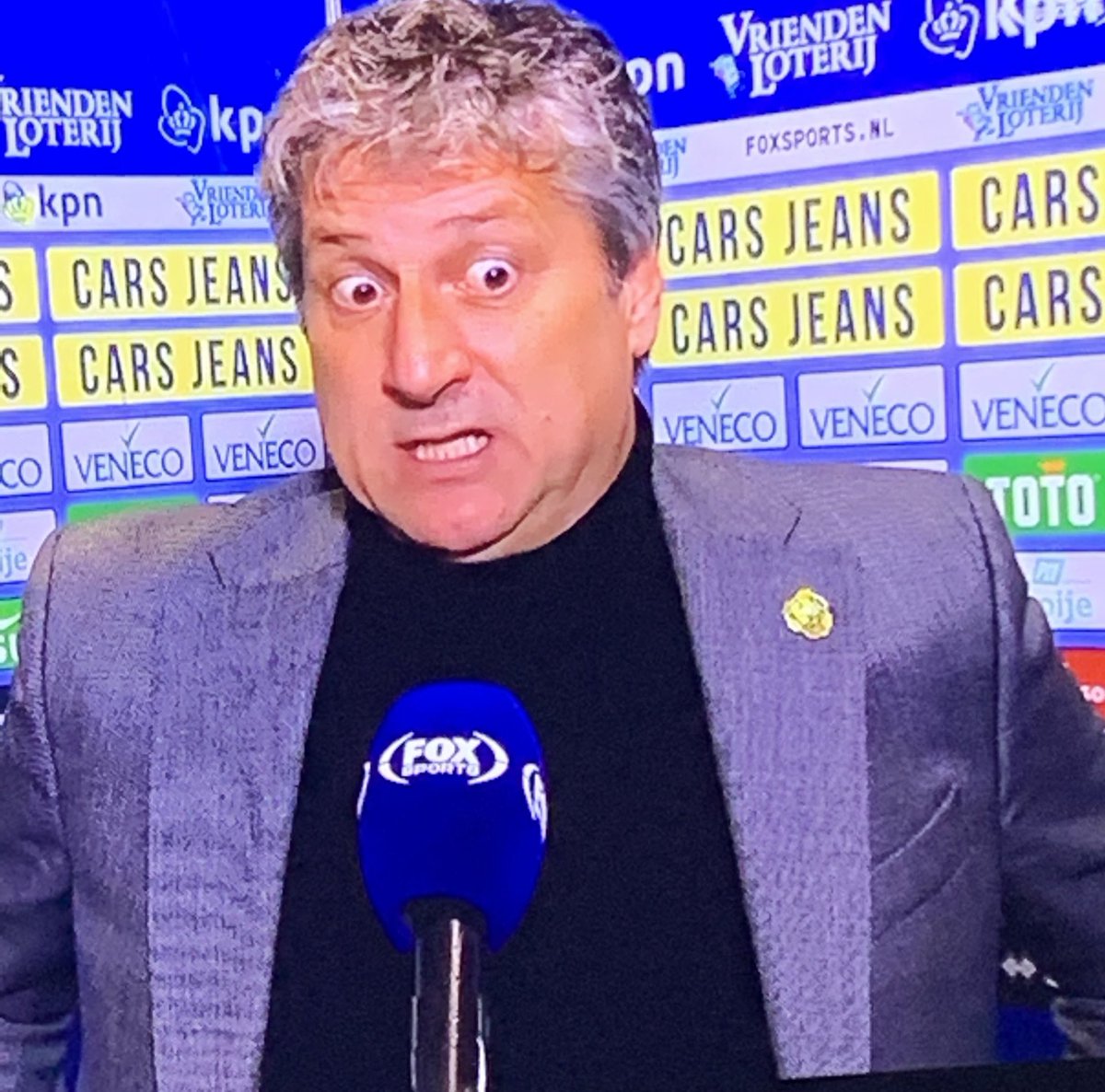 Rene_ggh's tweet photo. Serieus medelijden met deze trainer. Sowieso verdient deze man alle steun! Ongelooflijk dapper dat hij hierin is gestapt. #teamBrood 💚💛 https://t.co/mpp1lCwVhk