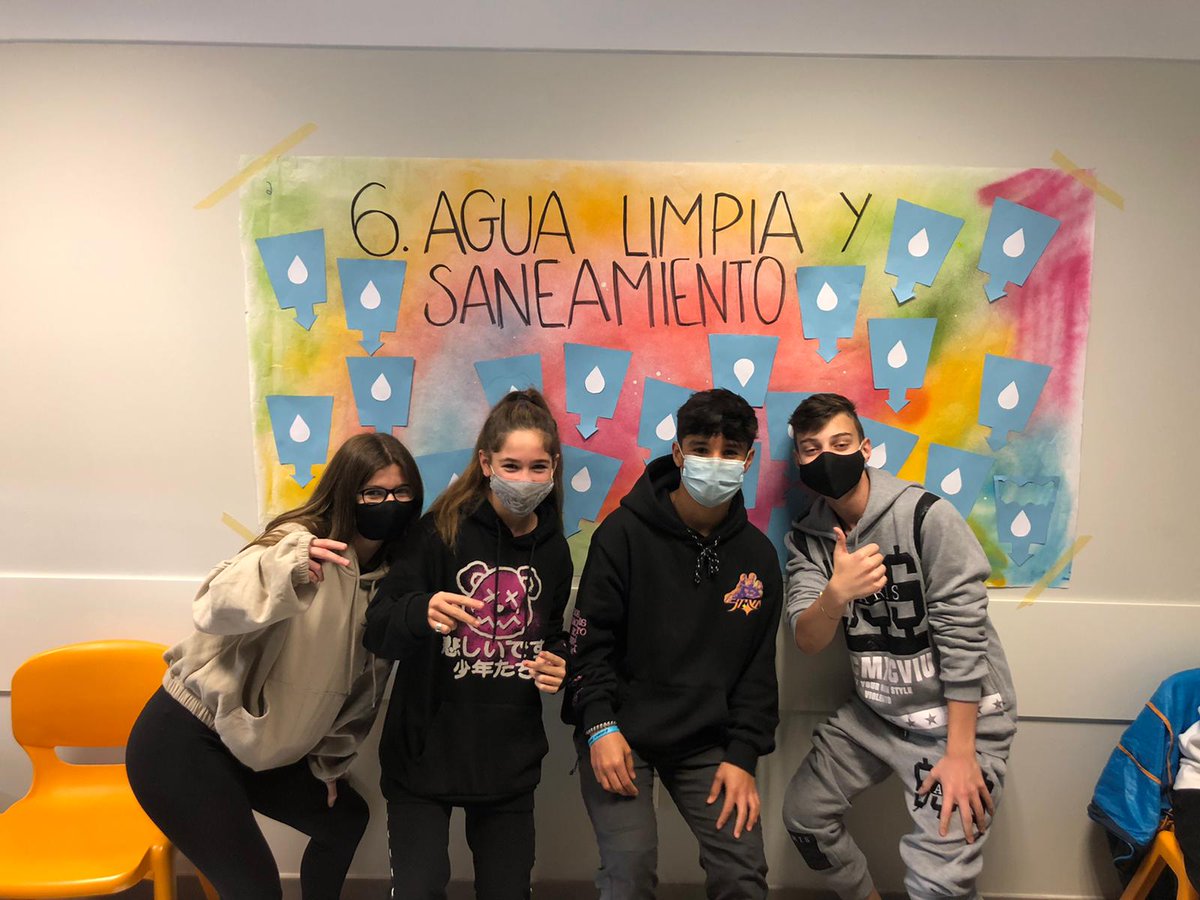 NJBurgos's tweet photo. Murales de #Agenda2030 #ODS y talleres @Pabloredjim  @EntreculturasB para acabar trimestre en cole @NJBurgos @FundEducere 
Proyecto #TusOjosMiVoz
@Aytoburgos @Burgos_Gob @danidelarosa @AECID_es @fbuyolo @cristinagallach @AranchaGlezLaya @VSocialGob @sanchezcastejon @Agenda2030Gob https://t.co/WkNueRNUCA
