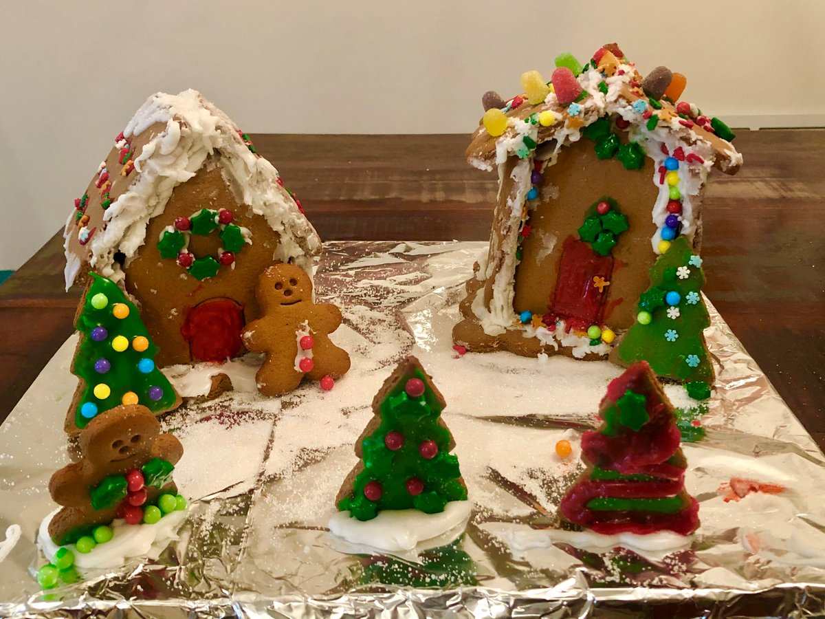 RiverHouseApts's tweet photo. Happy Holidays from RiverHouse Apartments! https://t.co/ubgqcZWC4K