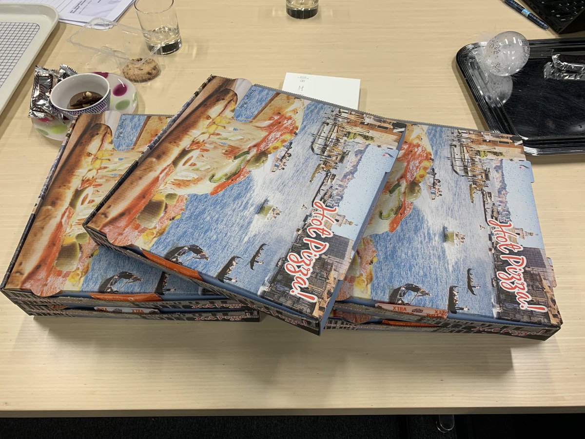 MamerEric's tweet photo. Pizza has arrived...
Is it Frutti di mare ?
Or Bismarck ?
Or good old 4 stagione ?
Suspense... https://t.co/UPbK2iwgLU