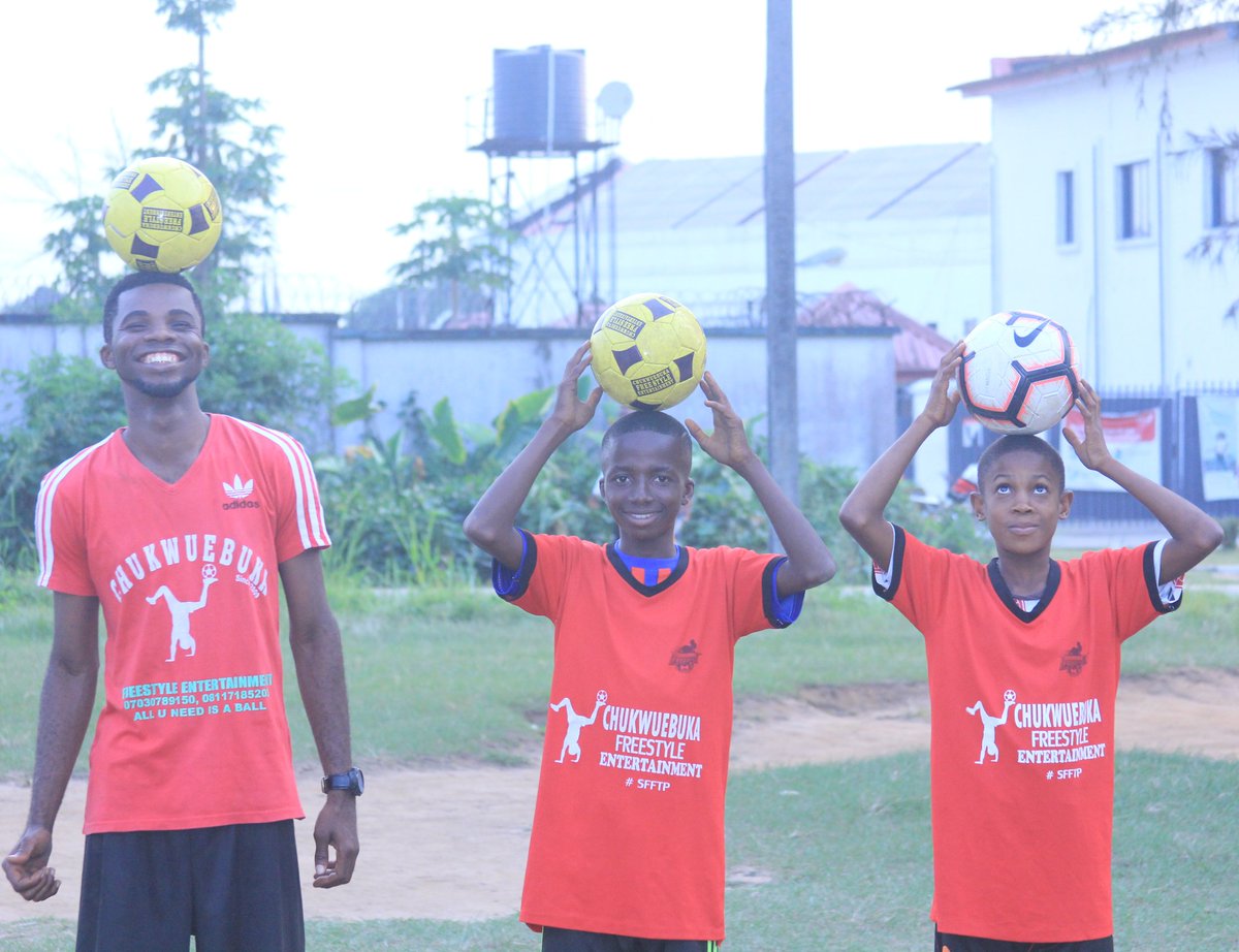 ChukwuebukaFEnt's tweet photo. 🎥 https://t.co/A2UmHCHQk1
All work & no play makes @ChukwuebukaEZ #victorrichardfs & #abasifrekefs .... ?
😁🤡
⚽ @ChukwuebukaFS @ChukwuebukaFA
#Chukwuebukafreestyleentertainment #chukwuebukafreestyler #nike #Chukwuebukafreestyleacademy #football #headstall #CFE #CFA #CSFFTP https://t.co/2bF6Qa6uGS