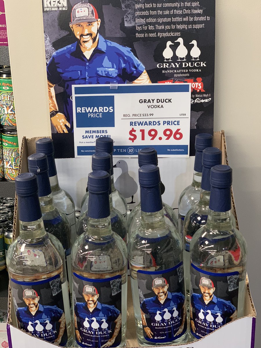 grass_mn's tweet photo. This Christmas is going to be much better with @grayduckspirits and it is on sale at Top Ten Liqours! Merry Christmas @Chris_Hawkey! https://t.co/KfYmvVTipS