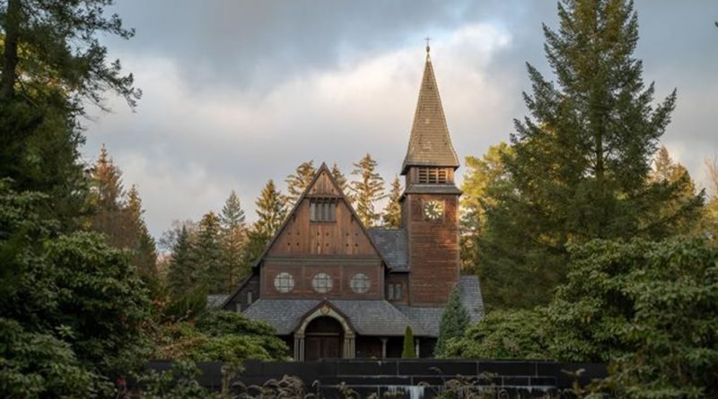 A mind-bending exploration of time travel in a small German town. Settings of Dark are actually filmed in or near Berlin, Udo Kramer. filmlocationswanted.com/the-incredible…