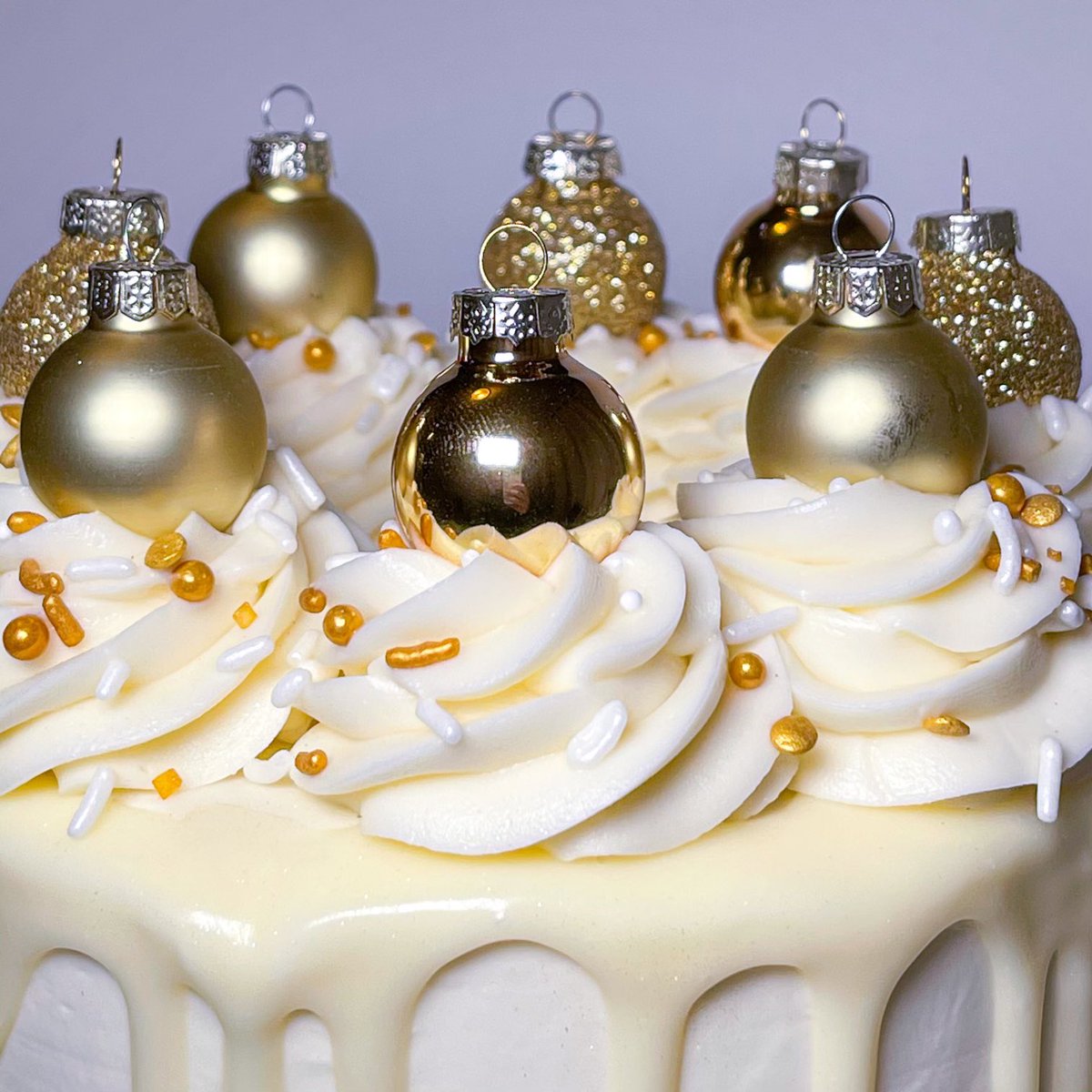 SHCakery's tweet photo. Christmas calories don’t count so eat your favorite treats this season and enjoy yourself! 🎅🏼🎄❄️ https://t.co/ySxltVKxdO
