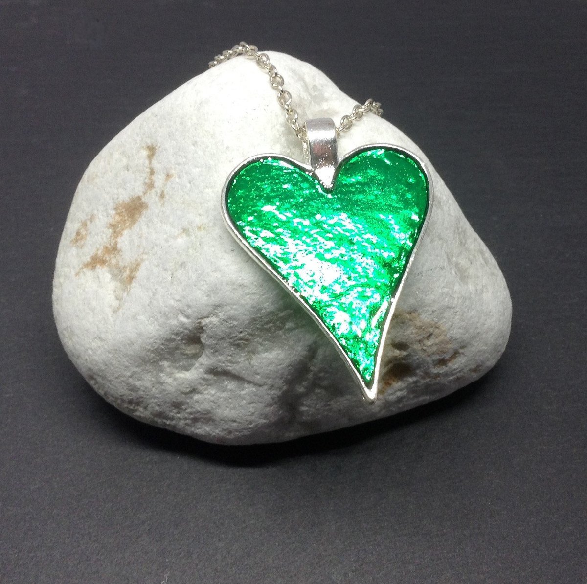 ArtisanJByViv's tweet photo. Green Heart Necklace, Resin Pendant, Stocking Stuffers For Women, Mum Gift From Daughter, Jewellery For Teenager, Colourful Jewellery https://t.co/zdpuFbUYz4 #BeadsofCreation #Etsy #GreenHeartNecklace https://t.co/bbjiS9KUeZ