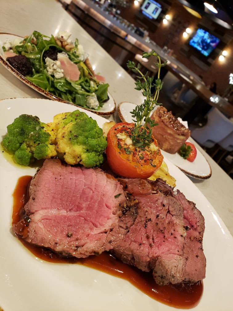 MorongoCasino's tweet photo. Good Times Cafè will be featuring a Roast Beef Tenderloin Medallion on Christmas Day, served with Salad and Pecan Pie Cheesecake for $32.99. Celebrate the holidays right with Morongo! 😋 #Christmas #GoodTimesCafe #Morongo #MorongoCasino #Delicious #GoodTimes https://t.co/5zemVk9N3H