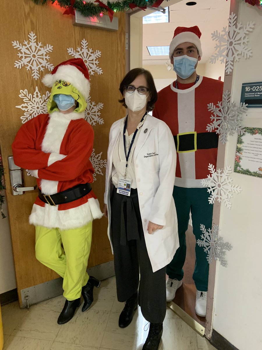 Happy holidays from @SBInternalMed just love our #chiefresidents and #residents #luckyPD @sbudeptofmed @StonyBrookMed