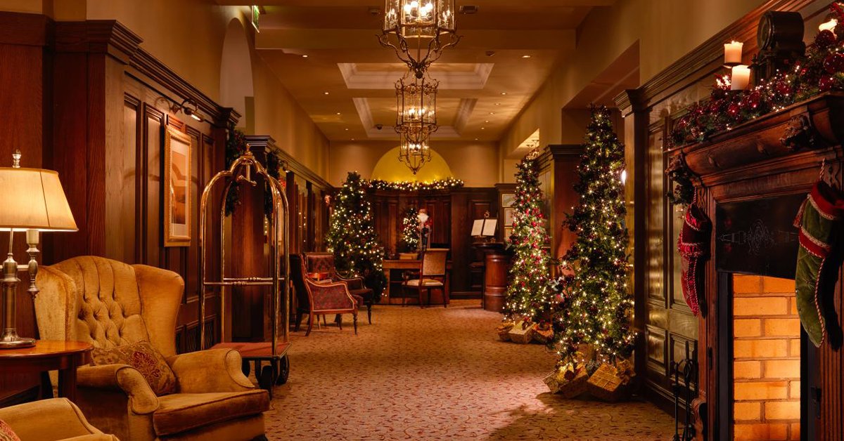 Merry Christmas from Sleep &amp; Eat! With many of us unable to get away for Christmas this year, why not escape on a whistle-stop tour of some of the UK’s most festive hotels from the comfort of home?  

Explore the best UK hotels for Christmas in 2020: ow.ly/zF4c50CKBG8