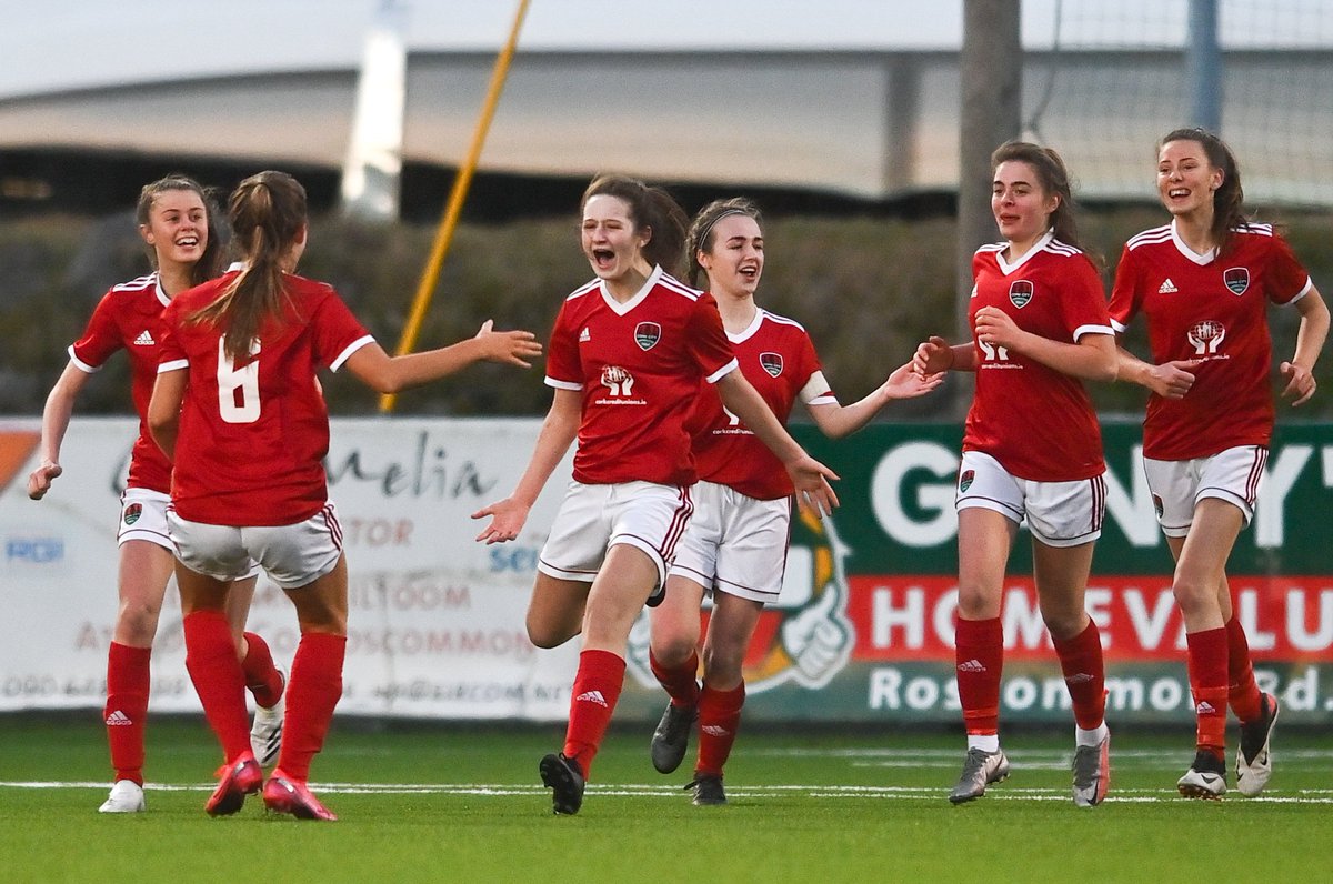 CorkCityFCWomen's tweet photo. CHAMPIONS!!!! 💚🏆

#CCFC84 https://t.co/lrBwfAQ15x