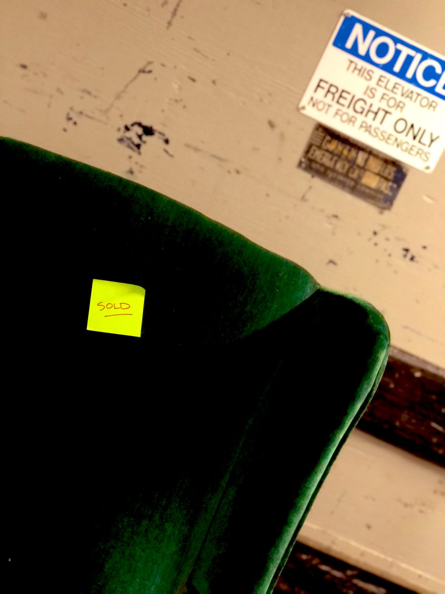 ladesu's tweet image. I’ve always loved this chair + now it’s mine. #MerryChristmasToMe✨ @StudioTwentyTwo Closeout Sale happening through 12/31 — #MA #NE folks - lots of treats to be had! Big + Small 🥂