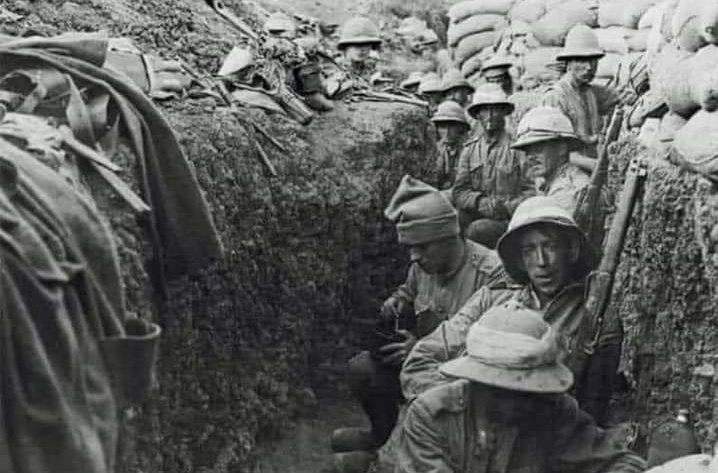 WolfsLair9's tweet photo. This is Christmas 1914 before u think that this Christmas is ruined ..make sure u remeber..this https://t.co/wTrCJHYKdK