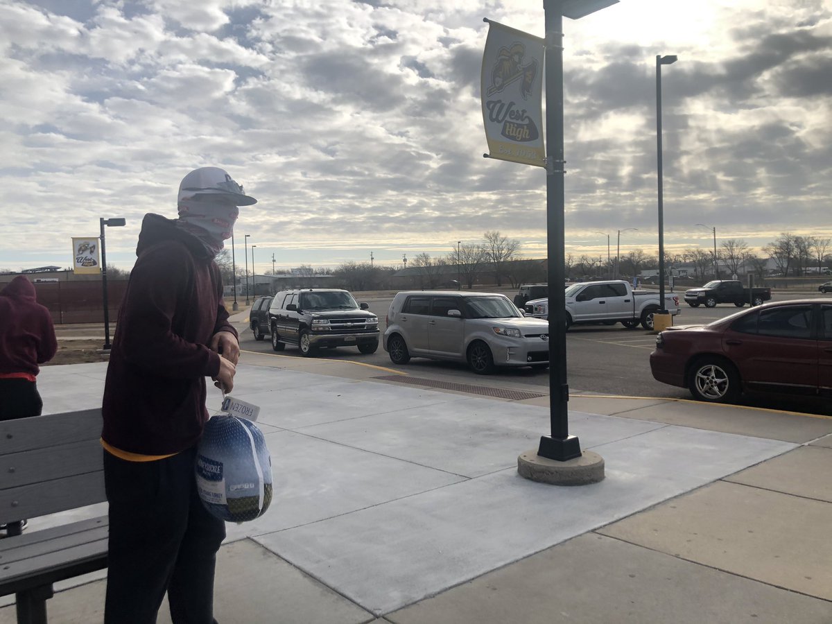 WWestBaseball's tweet photo. Our first turkey/ham giveaway was a huge success!! Over 80 turkeys/hams were given out! Huge thank you to everyone that donated to the event and to our awesome baseball team!!
Merry Christmas!!
#community 
#wichitausd259 https://t.co/xhBePgi8zw