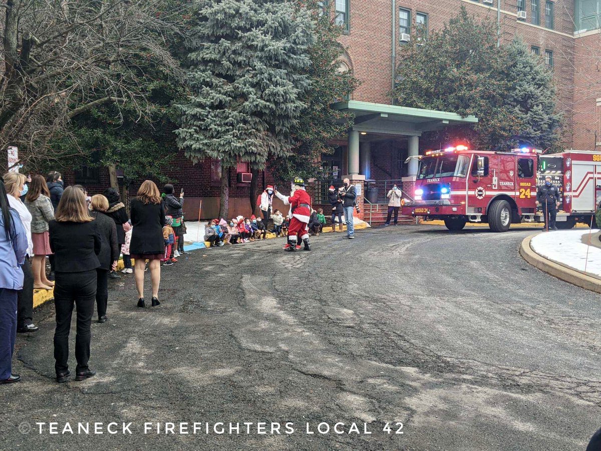 teaneckff's tweet photo. Members of Locals 42&amp;242 assisted Santa in delivering gifts to deserving children at Holy Name Medical Center and several other locations in the Township today. Just one way we try to give back and show our appreciation to our community. #teaneckfirefighters #fmbalocal42 #njfmba https://t.co/F6OzJdDLQs