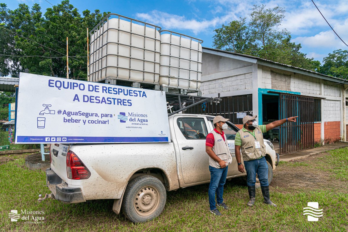 Nuestro equipo de respuesta a desastres trabaja constantemente llevando #AguaSegura a los afectados después de los desastres causados por #ETA e #IOTA en #Honduras
<a href="/water_mission/">Water Mission</a>