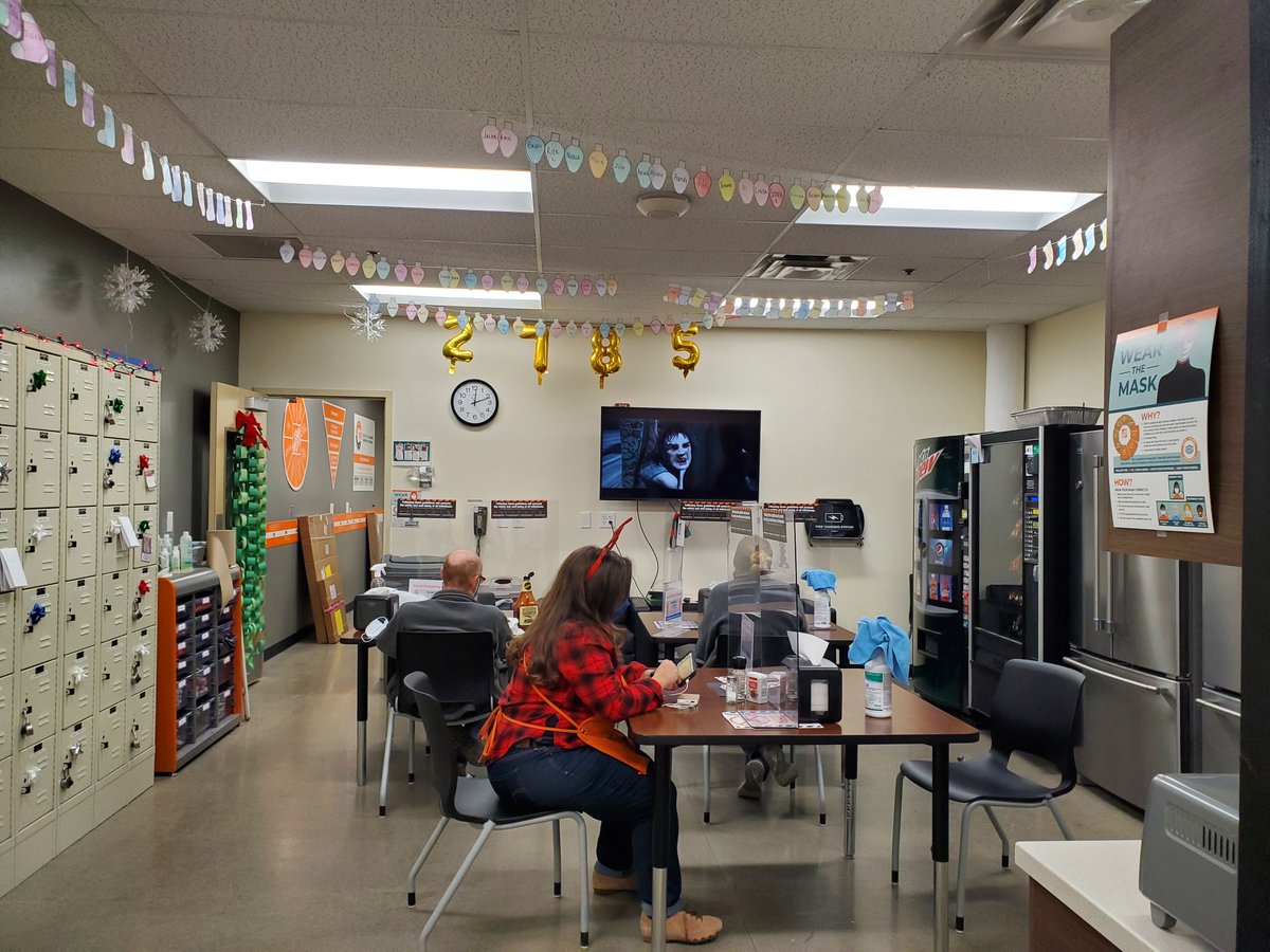 hrjohnson2785's tweet photo. Associates @RiversDepot enjoying their break with "A Christmas Story" on Movie Day (Day 12) for the 12 Days of Holiday Celebration #MWDEC2020 . @Archiegraham17 @anbenner926 @ErinSnell8 @StevenS17367747 @kathyraglin840 https://t.co/EjxB5hqGHo