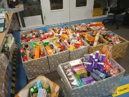 BNENC_'s tweet photo. 120 Christmas hampers delivered massive thanks to all those who made it happen. @BNENC_ @stevemorganfdn @LFCFoundation @LpoolVeterans https://t.co/Il3dOCv3xs