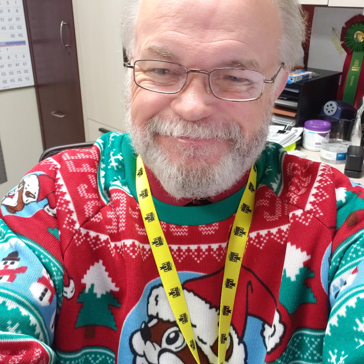RobertVanBurg's tweet photo. Wore my Christmas Sweater to work today...its going to be 75 later. #hotsweater #christmas #sweaterweathernot https://t.co/kR2GND2CZN