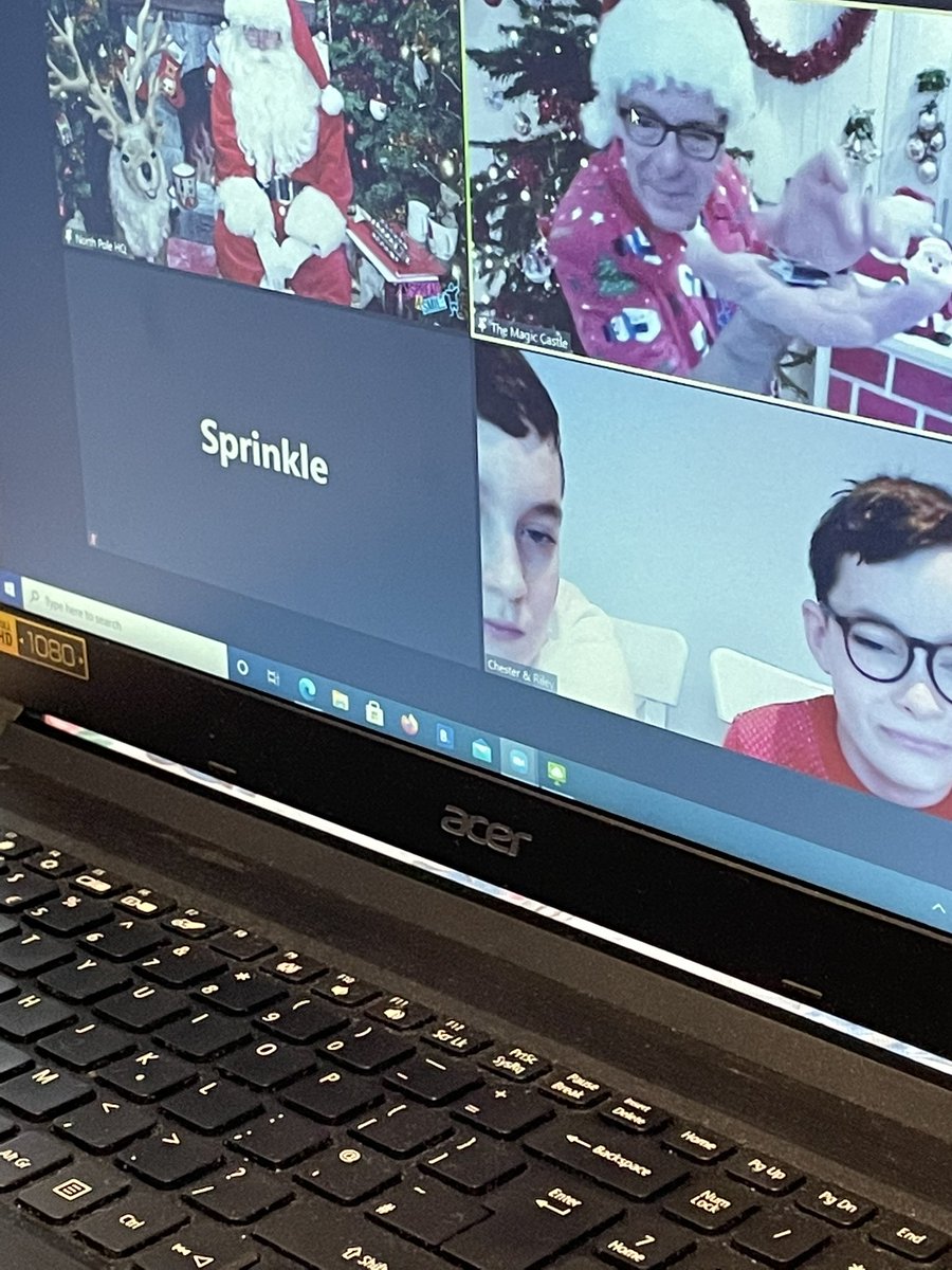 A big thanks to <a href="/spreadasmileuk/">Spread a Smile</a> for the virtual grotto this morning - singing elves, magicians and of course the big man, no not @masthavenrob as he is on leave 😹 -we all loved it! @MasthavenBank