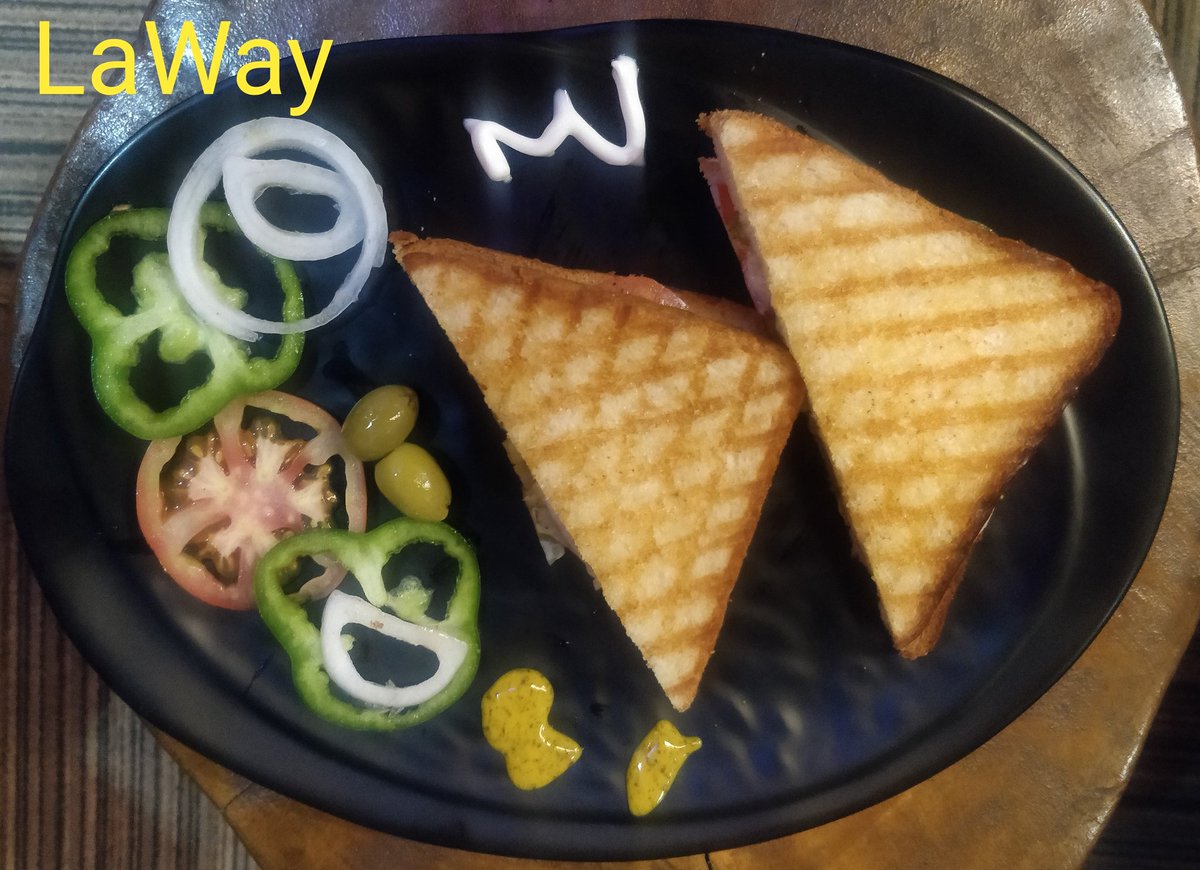 LaGravitea's tweet photo. #VeggieDelight
#LaWay
✨🥪✨
Bread
Cheese
Tomato
Onion
Cucumber
Bell pepper
Capsicum
Lettuce
Spinach
Mayo
Mustard Sauce
Salt, Pepper, Herbs
Oil vinegar
Avocado
Pls try once at #LaGravitea, you will fall in love.
#FolloForFolloBack
#Follow #FollowBack https://t.co/UiUl9MoZTM