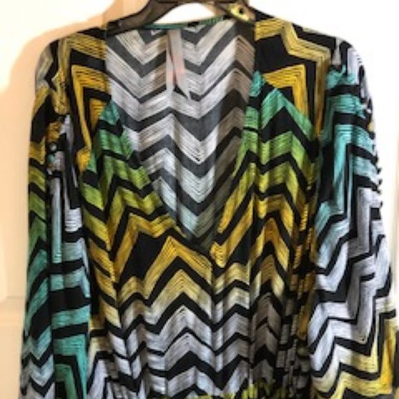 acm_fashion's tweet image. So good I had to share! Check out all the items I&apos;m loving on @Poshmarkapp from @ChrisAbolafia #poshmark #fashion #style #shopmycloset #melissamccarthy: posh.mk/ZL6wIgFlscb