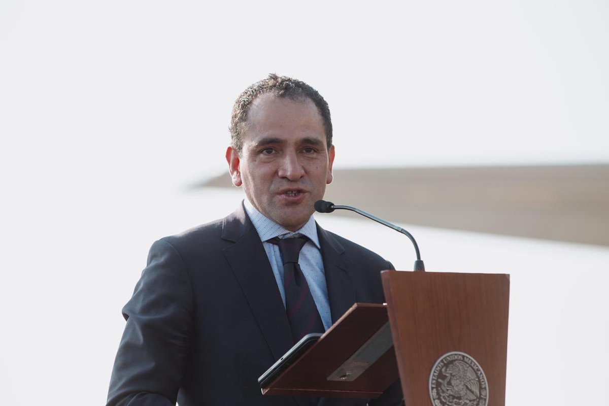 ArturoHerrera_G's tweet photo. El monto total de inversión en las vacunas es 1,659 millones de dólares (33 mil millones de pesos); adicionalmente se requerirán 1,300 millones de pesos para su aplicación (jeringas, diluyentes, etc). 

El @GobiernoMX ya cuenta con estos recursos y está listo para aplicarlos. https://t.co/CJCnWVyoPc