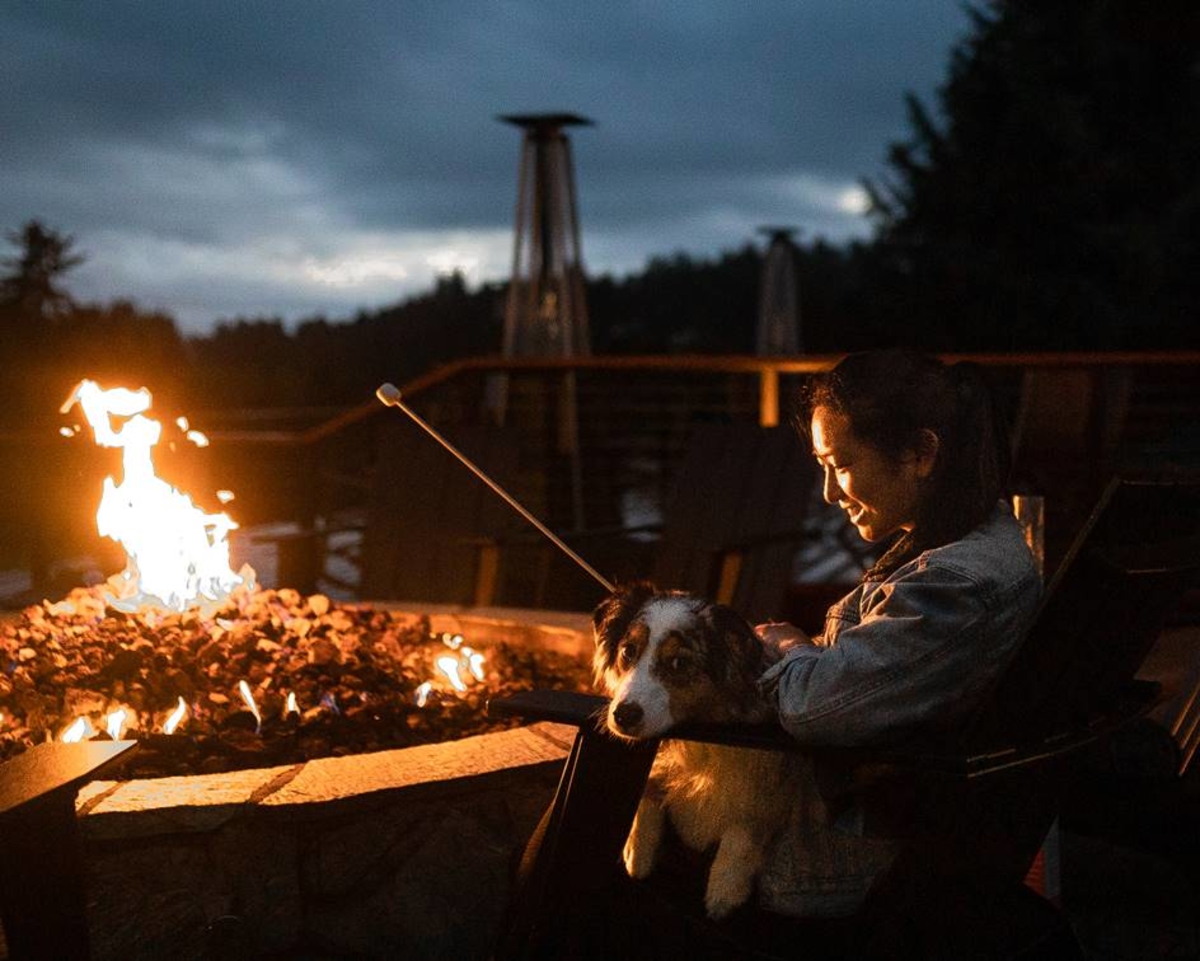 Grab a fireside seat and a warm drink, and enjoy a special night under the stars. 

Photo: house.of.koda
