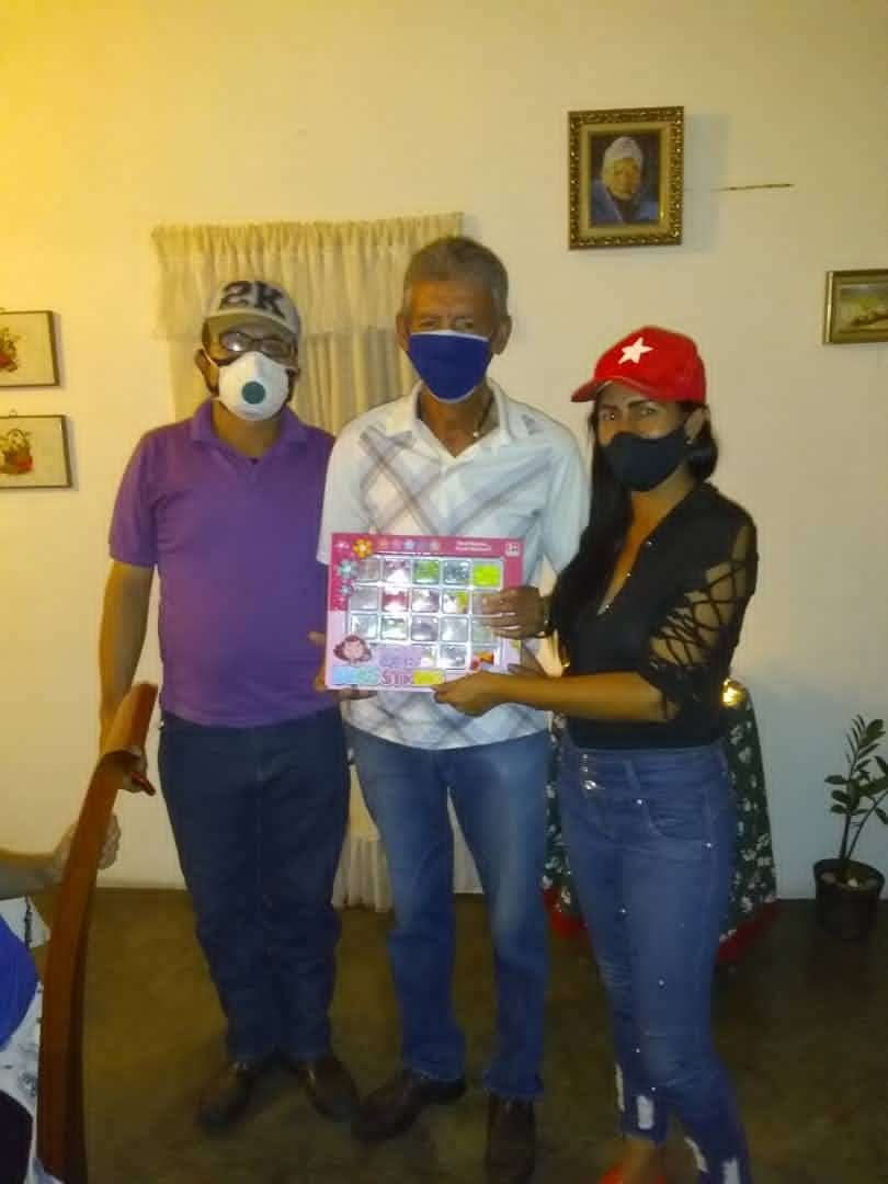 <a href="/psuv_sjbautista/">PSUV SAN JUAN BAUTISTA</a> El Trabajo En equipo se Consolida Con Amor y Armonía, En La entrega de juguetes a las Ubch ,jefes de comunidad, calles y votos duros de la parroquia San Juan Bautista <a href="/NicolasMaduro/">Nicolás Maduro</a> <a href="/FreddyBernal/">Freddy Bernal</a> <a href="/PartidoPSUV/">PSUV</a> <a href="/PSUVTachira/">PSUV Táchira</a> <a href="/tesoroch/">Naygré García</a>