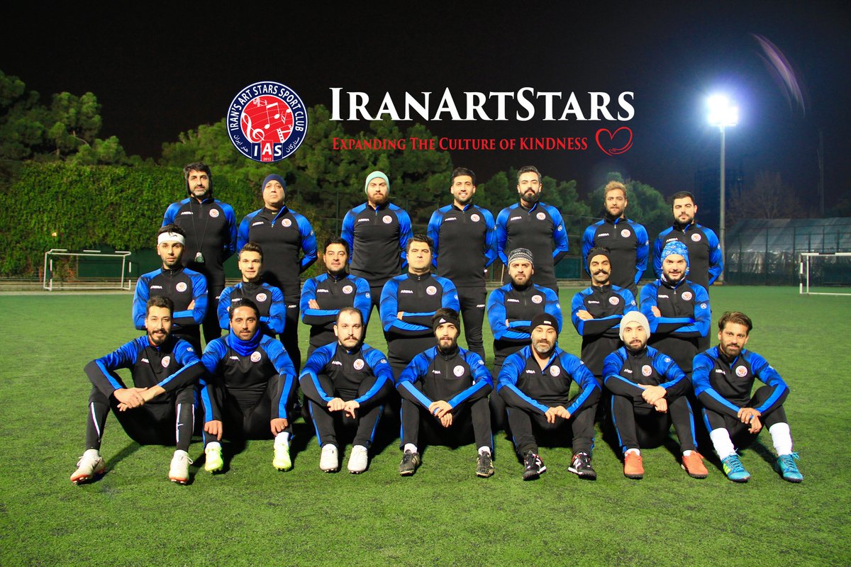 تمرینات ویژه ستارگان هنر ایران جهت آمادگی چهارمین دربی هنرمندان
با حضور ستارگان بزرگ سینما و موسیقی
#ستارگان_هنر_ایران
#تیم_فوتبال_ستارگان_هنر_ایران
#iranartstars