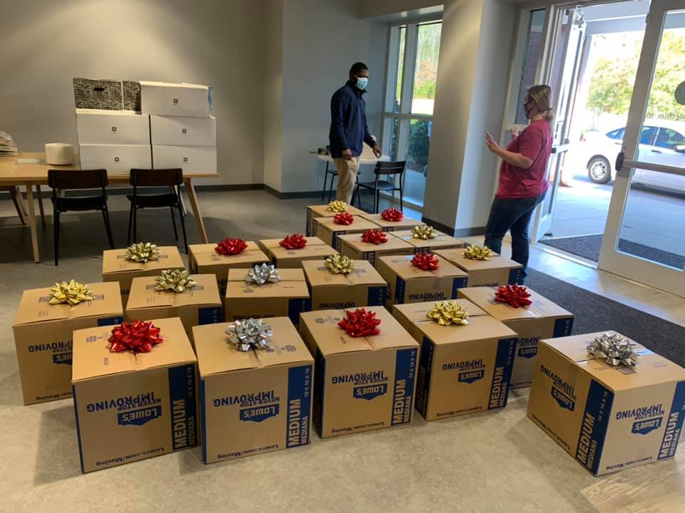 ValleydaleSBC's tweet photo. Thanks again to Lowe's for helping Valleydale Church serve our community. Another 20 food boxes delivered to families in our community!
.
#ONEhope #ONEbhm https://t.co/yKW0ci84jX
