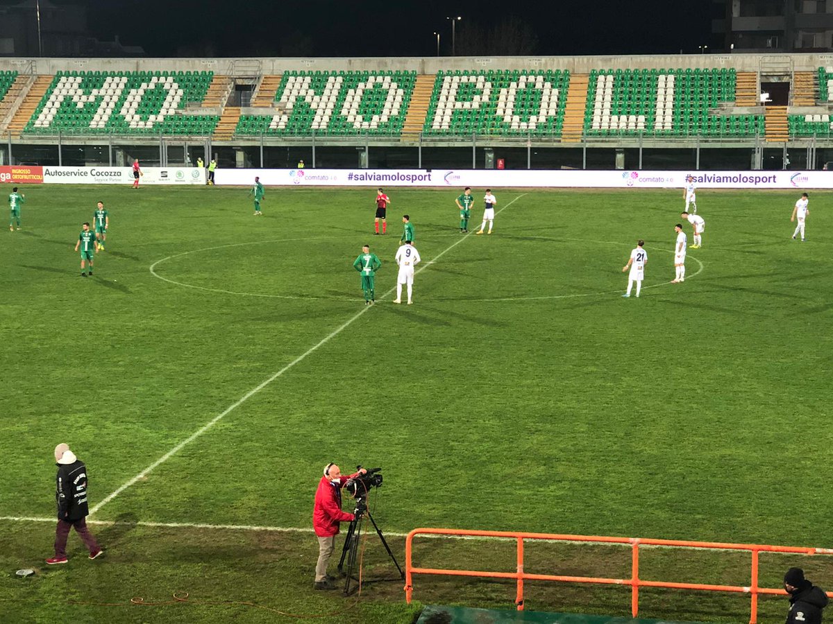 MonopoliCalcio's tweet photo. #MONOPOLIPOTENZA 0-1, al via il secondo tempo! ▶️
Forza ragazzi! 💚
#monpot #2ndhalf #seriec https://t.co/4fWPc0l4tl