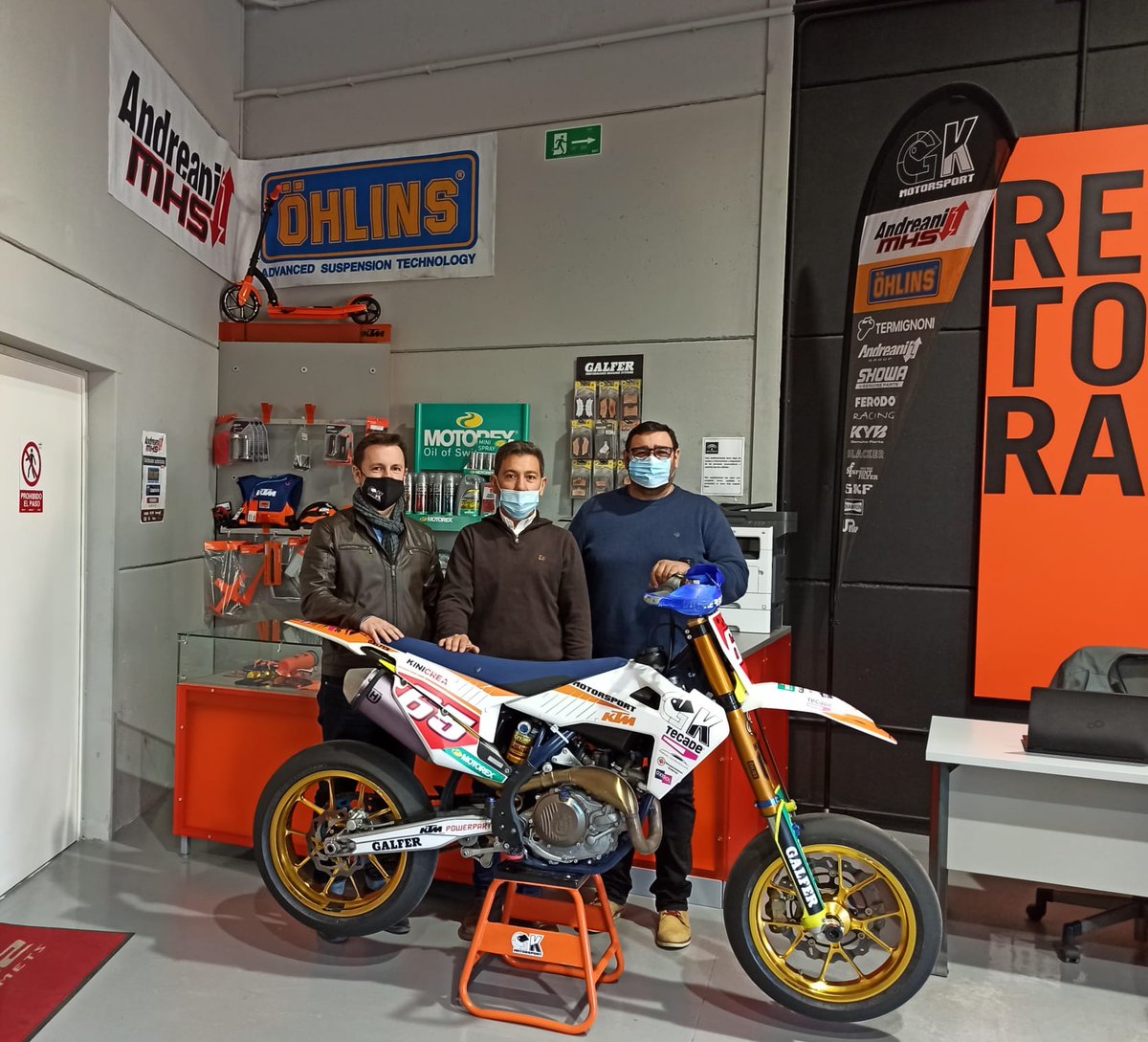 andreanimhs's tweet photo. Damos la bienvenida a @gkmotorsportesp como distribuidor autorizado AndreaniMHS, ¡un refuerzo de lujo en Sevilla!
#andreanimhs #ohlins #suspensiones #amortiguate #termignoni #showa #KYB #Andreani #SKF #slacker #upmap #champion #ferodoracing #moto #swedishgold #motor https://t.co/hkjXiVyN81