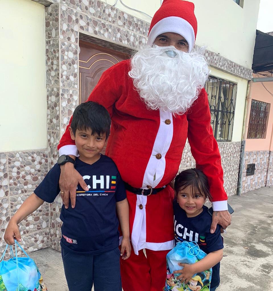 En el Carchi, Papá Noel 🎅🏼 anda en locomotora y no en trineo 🚂🤣 Feliz Navidad a todos!! 🎁🎄Ho ho ho 🤪 #04 https://t.co/ptZRzBqXlJ