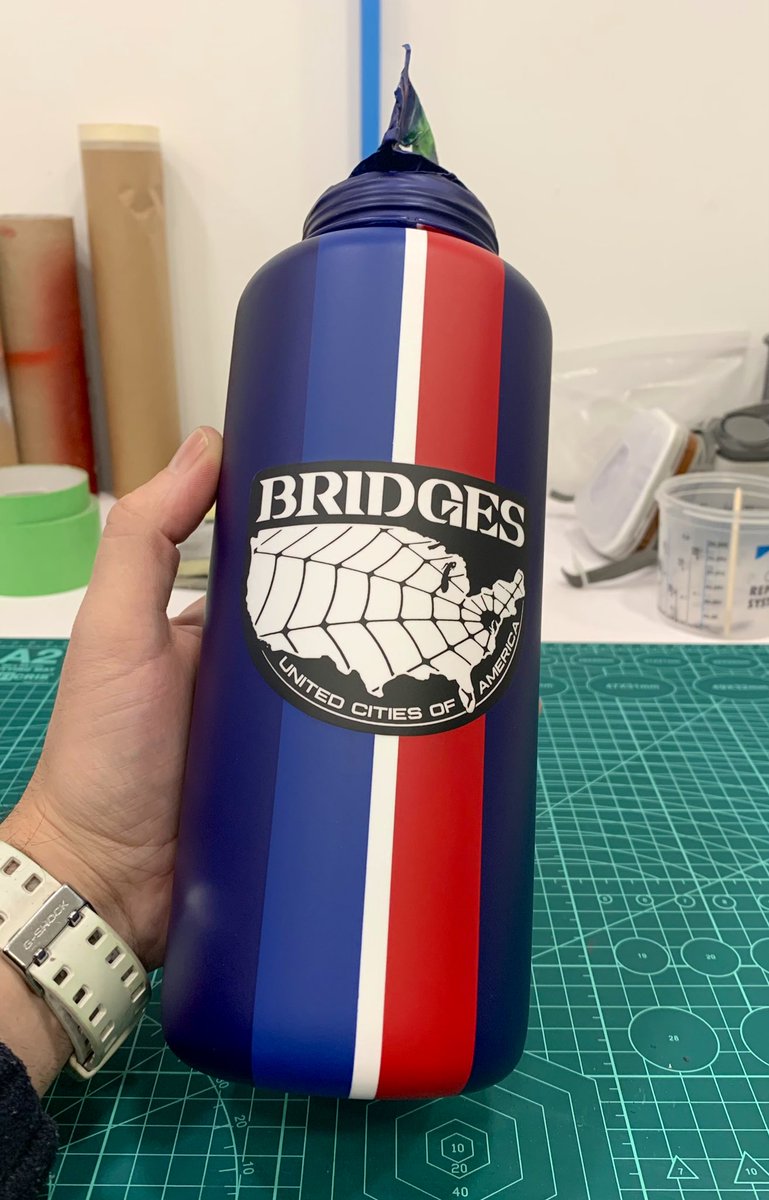avalonfortune's tweet photo. Acabo de personalizar mi botella de agua ๐ฑ, @AzcarragaDe se que no soy Sam pero espero ser digno para seguir trabajando a diario mรกs y mejor que nunca. #bridgets #DeathStranding https://t.co/od8LaegL1l