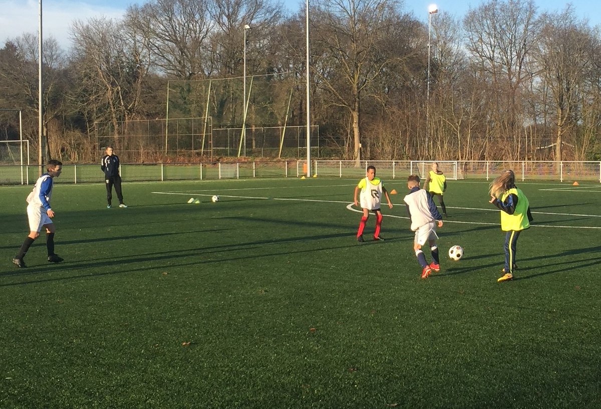 De komende weken organiseren wij extra voetbalactiviteiten voor de jeugd in deze saaie coronaperiode. Dit gebeurt in samenwerking met <a href="/SportlustVr/">Sportlust Vroomshoop</a>, <a href="/DOS37/">DOS'37</a> en <a href="/vvDETO/">DETO</a>  zorgsaamtwenterand.nl/nieuws/2020/ex…

#Vriezenveen #Vroomshoop