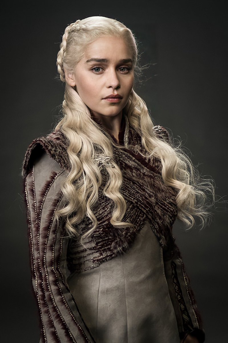 NEW 📸 Emilia Clarke’s promotional portraits as Daenerys Targaryen on Game of Thrones 

(via: helensloanstills.com)
