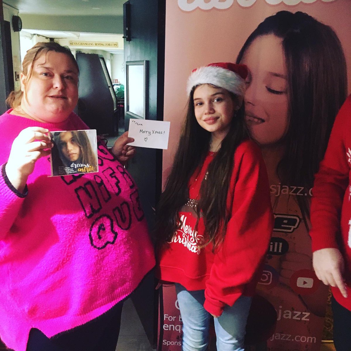 AstridAllegrah's tweet photo. Cd signing of Dreams @TheVibe2016 #cdsigning #christmasalbum #dreams #Wednesdayvibe #ChristmasEveEve #Christmas #singersongwriter https://t.co/H2jk5uGWv1