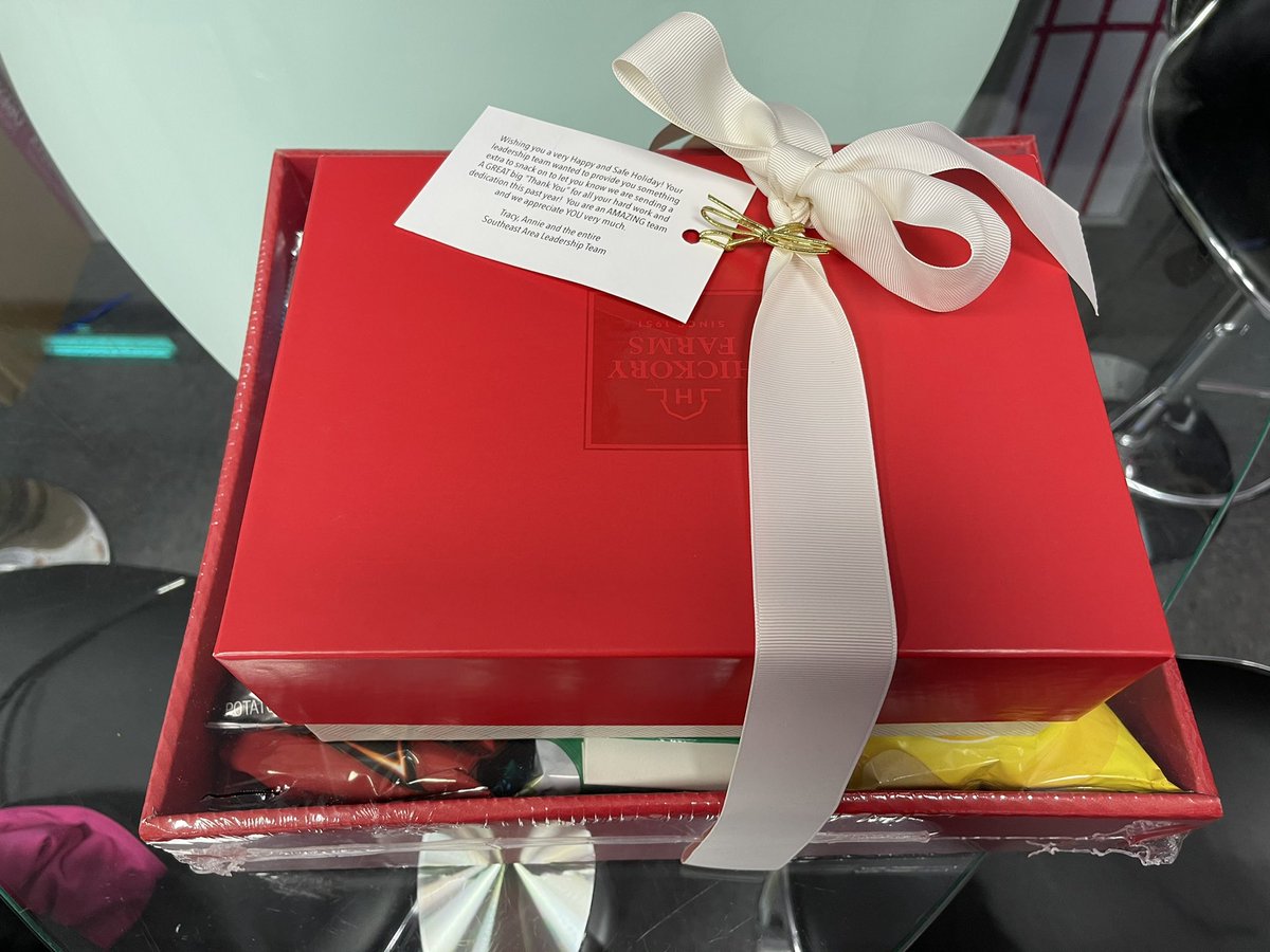 Thank you so much <a href="/TracyNolan_/">Tracy E. Nolan</a> <a href="/AnnieG_FL/">Annie Garcia</a> <a href="/EddiePryor7/">Eddie Pryor</a> for the awesome snacks!! This will for sure keep my team energized!!