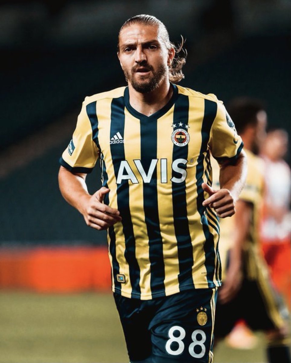 Sen nesin böyle be ADAM. <a href="/CanerErkin/">Caner Erkin</a> 💛💙