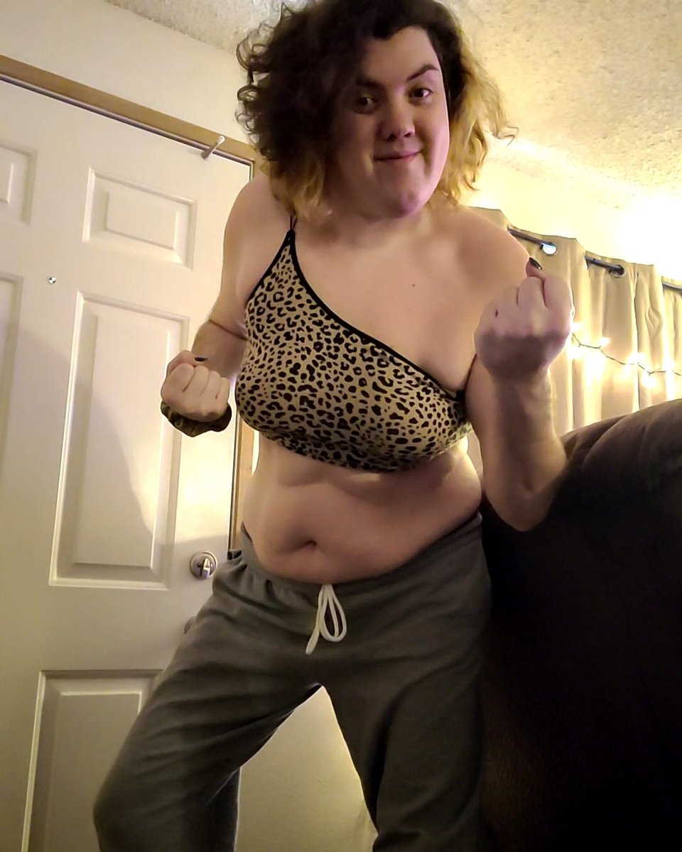 supremeamazon's tweet photo. You don't wanna put up a fight with me... you'll lose and get a giants fist up your ass! Or a foot! #amazongoddess #tallwomen #naturalwomen #naturalbodyhair #domme #wildamazon #chubby #bellylove #doorway #heightcomparison #6foot5model https://t.co/WnhbEEz25o