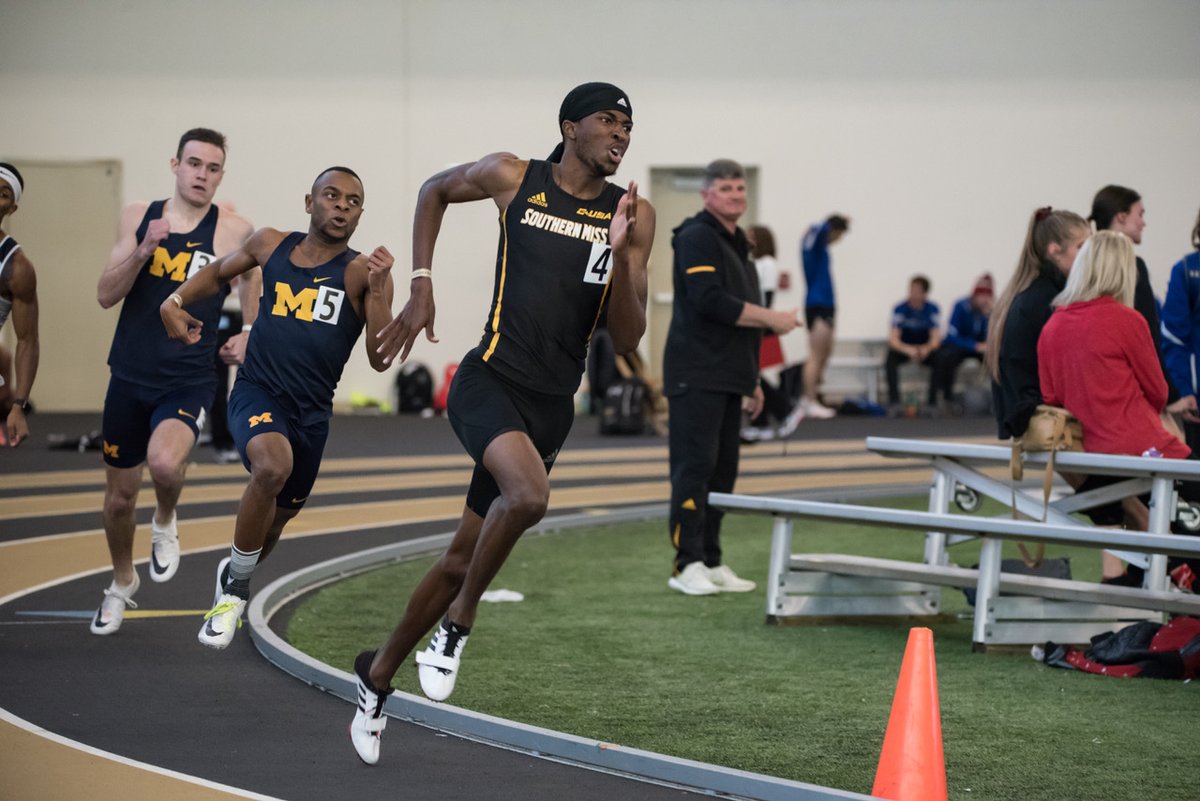 SouthernMissTF's tweet photo. Headed toward the Christmas cookies like... 🍪🎄

#SMTTT https://t.co/nfG5Zy0wxR