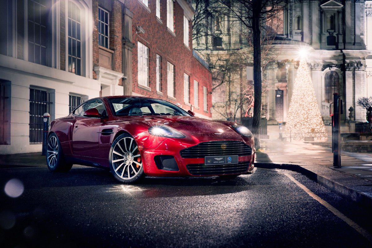 Tis the season for a red CALLUM Vanquish 25. ⁣

Photos by 📸 Piers Hulford