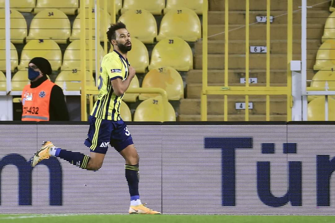 Anlaşılan 4 gol sadece rakibin kalesine girmedi. Başka yerlerden de çok ses geliyor🤭🤭  #FBvIBFK