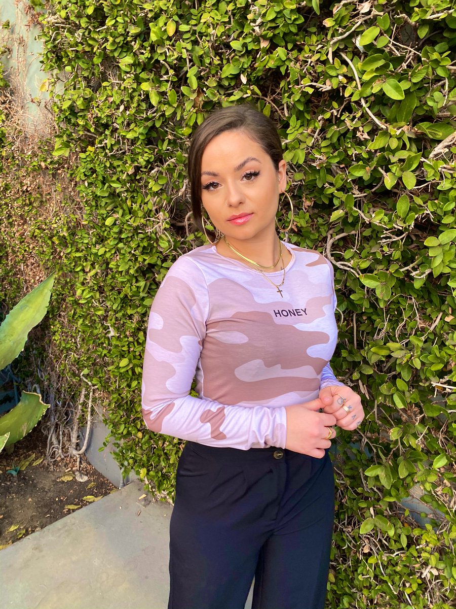 IG: sammiee tweet media