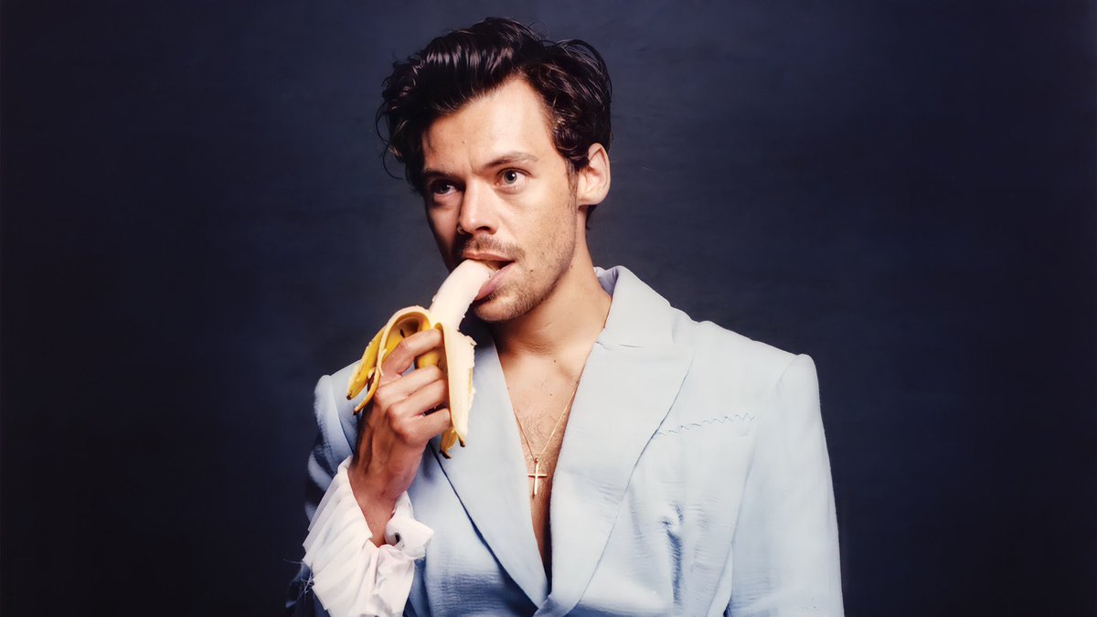 Esquire names Harry, 2020’s King of the Ballgown:

“He released the catchiest, sexiest song inspired by the title of the most post-apocalyptic novel ever, & almost single-handedly reawakened our long-dormant friskiness with a video 'dedicated to touching'”
esquire.com/uk/culture/a34…