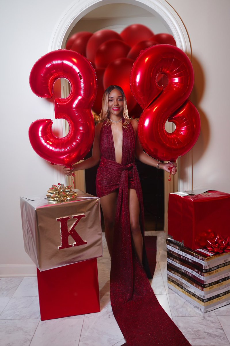SGordonCo's tweet photo. Custom made #RibbonDress #FashionByTheMeasurements #BirthdayShoot #Red #Glitter #Gloves #Sexy #CustomLife https://t.co/xq4lNksmw7