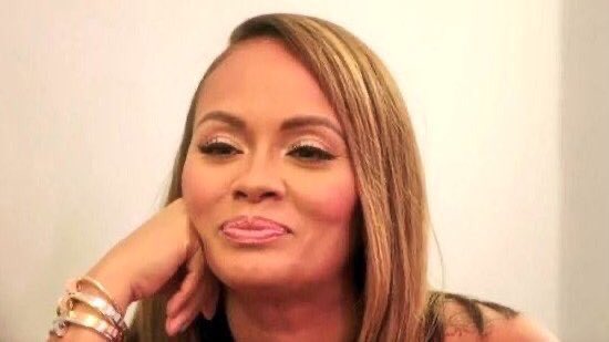 She crossed the road and walked to another corn vendor whom seemed a lot friendlier than the previous one. Greetings were exchanged, and it turned out that this vendor was an immigrant from Angelica’s home country, Ghana.