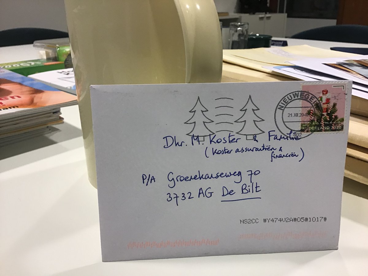 maartenkoster's tweet photo. Het werd sowieso een mooie dag, met in mijn brievenbus een envelop waarop ik het handschrift van een middelbareschoolgenote herkende, wier dochter ik aan #Blondjesbeleggenbeter hielp, een andere lieve kaart èn een veranderverbod van mijn zoon. #topdag #kerstpost https://t.co/rst37jMaLq